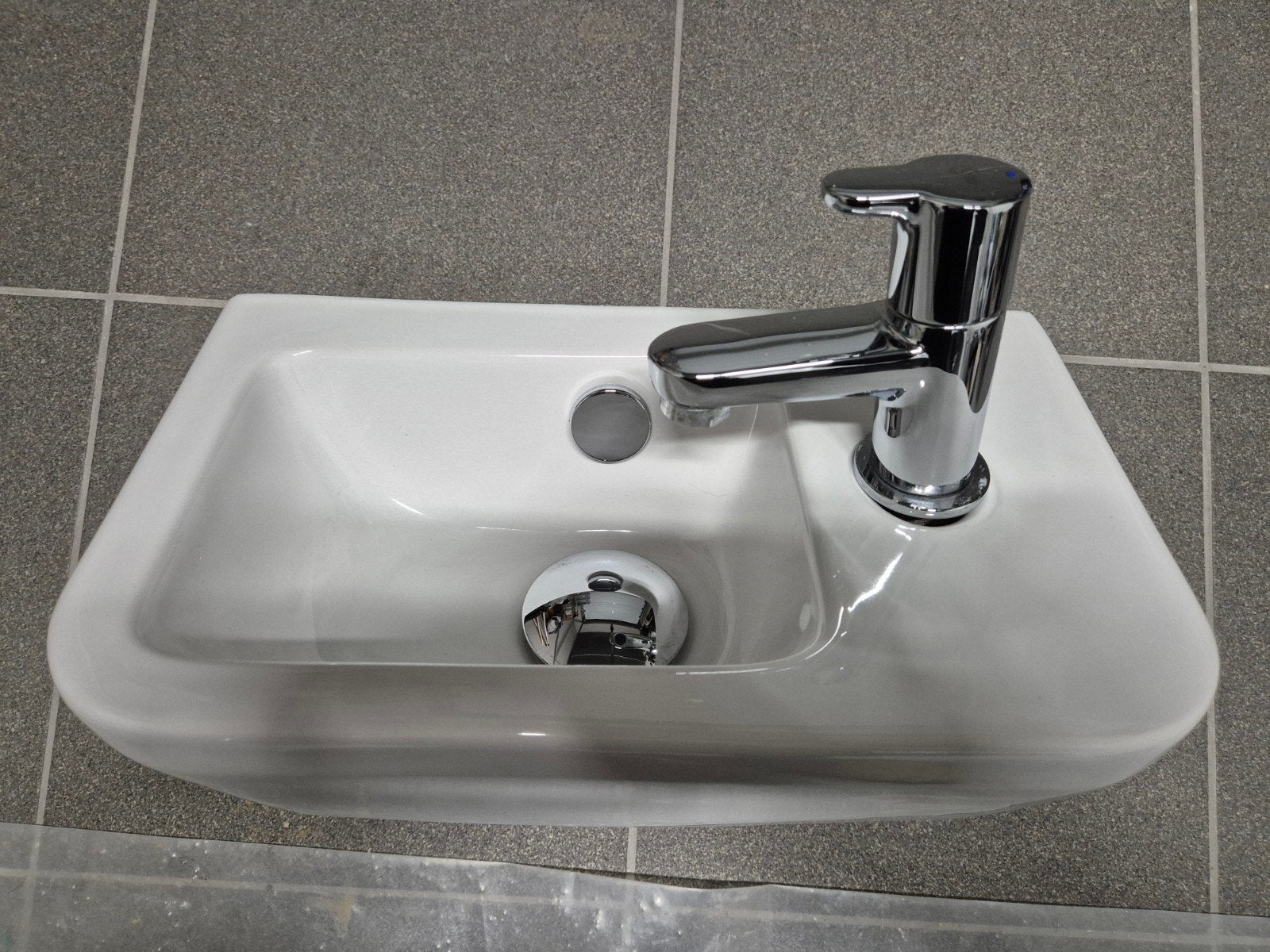 Handenwasser Van Marcke + kraan Ideal Standard + afvoerplug, Doe-het-zelf en Bouw, Ophalen, Zo goed als nieuw, Kraan