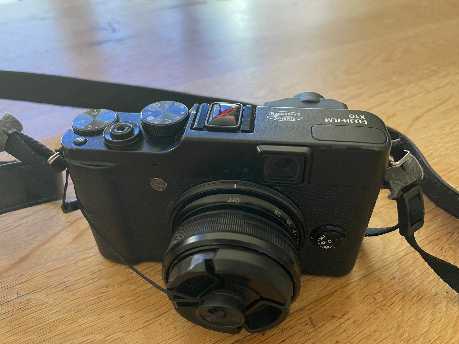 Fujifilm X10 - mooie werkende staat, Gebruikt, Compact, Ophalen of Verzenden, 4 t/m 7 keer