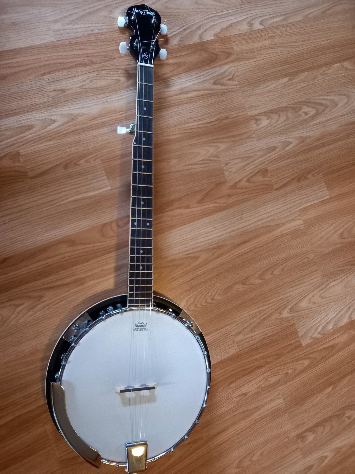 Banjo Harley Benson, Ophalen