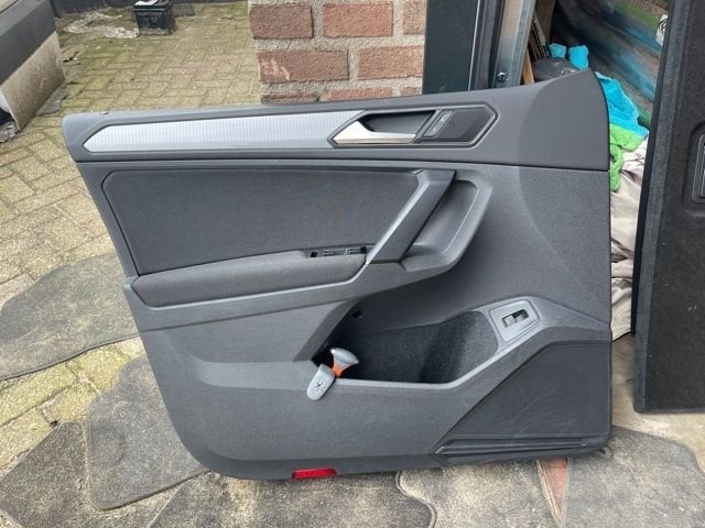 PORTIERBEKLEDING LINKS VOOR Volkswagen Tiguan (AD1), Auto-onderdelen, Gebruikt, Volkswagen, Volkswagen AG, Kundenbetreuung@volkswagen.de