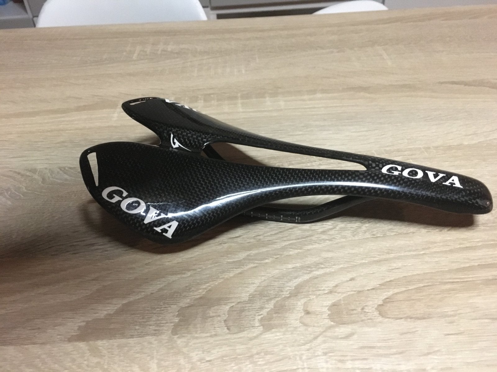 Carbon zadel, Enlèvement, Comme neuf, Selle, Carbone