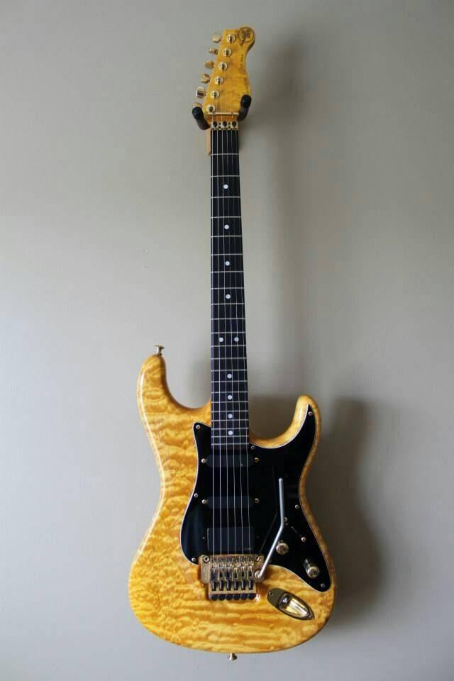 Recherche Valley Arts Guitars Pre-Samick, Muziek en Instrumenten, Snaarinstrumenten | Gitaren | Elektrisch, Ophalen