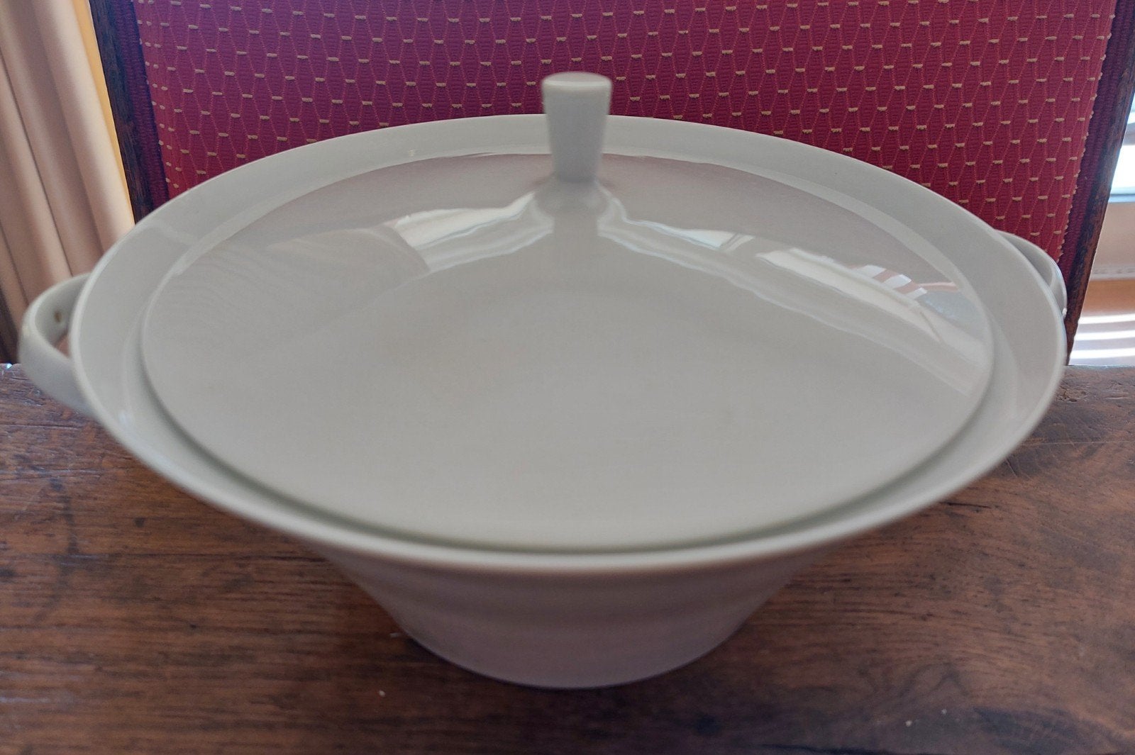 Plat de service en porcelaine avec couvercle, Antiquités & Art, Enlèvement
