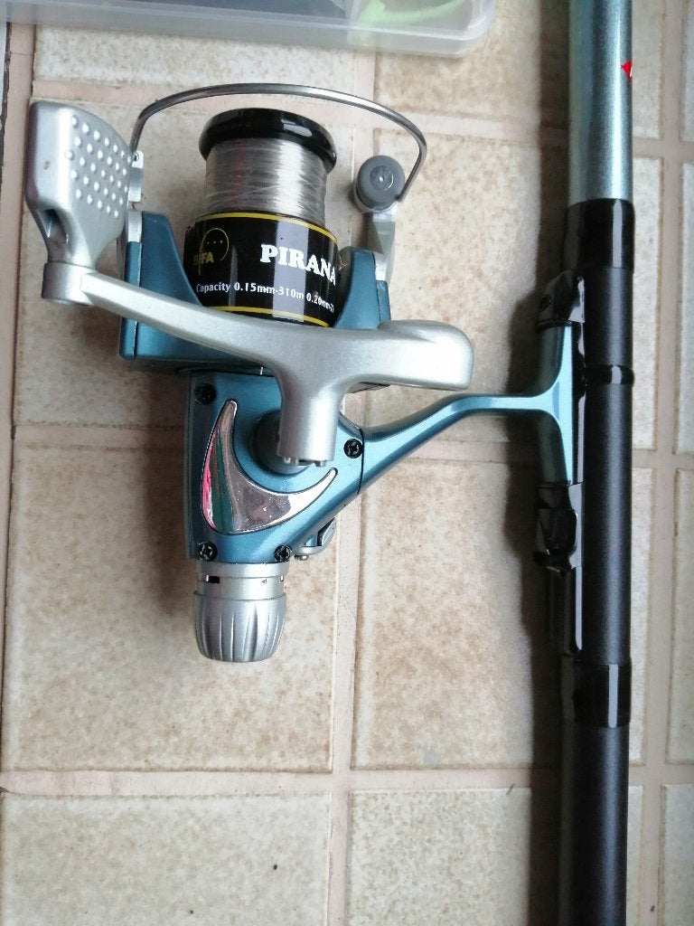 Vishengel Pirana + doosje met benodigdheden, Ophalen, Zo goed als nieuw