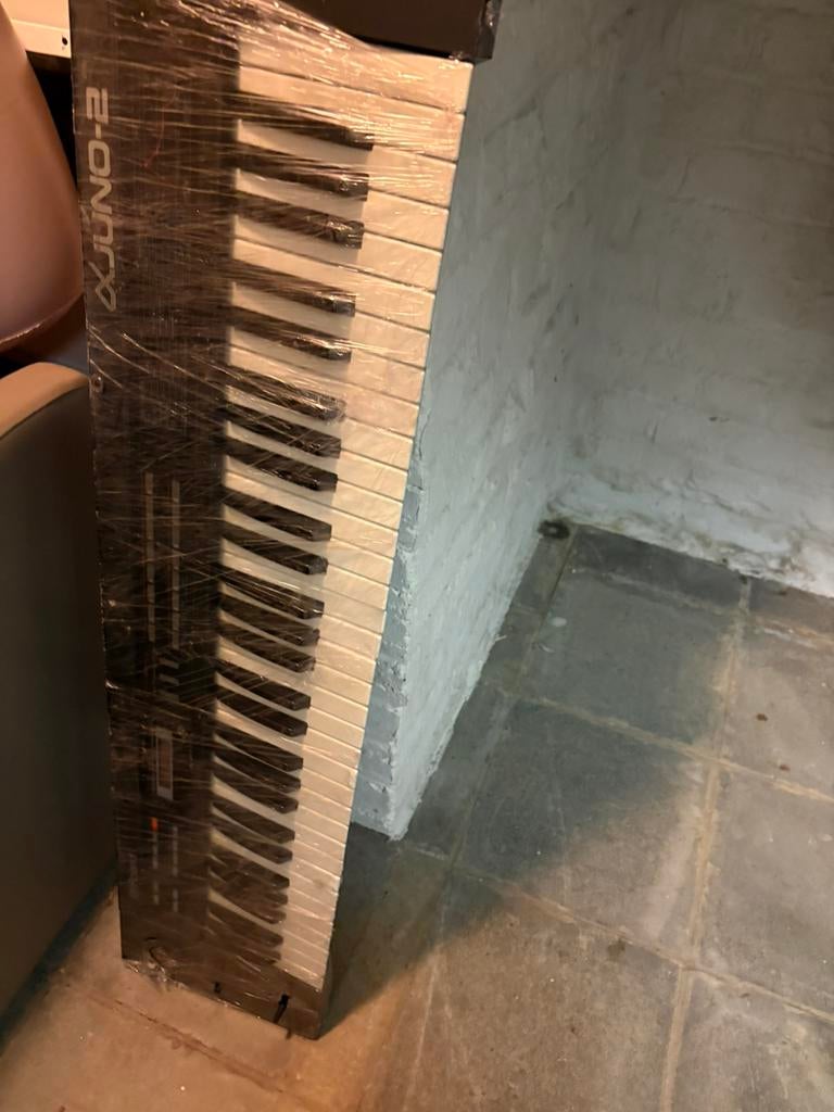 Keyboard "Roland", Enlèvement, Roland