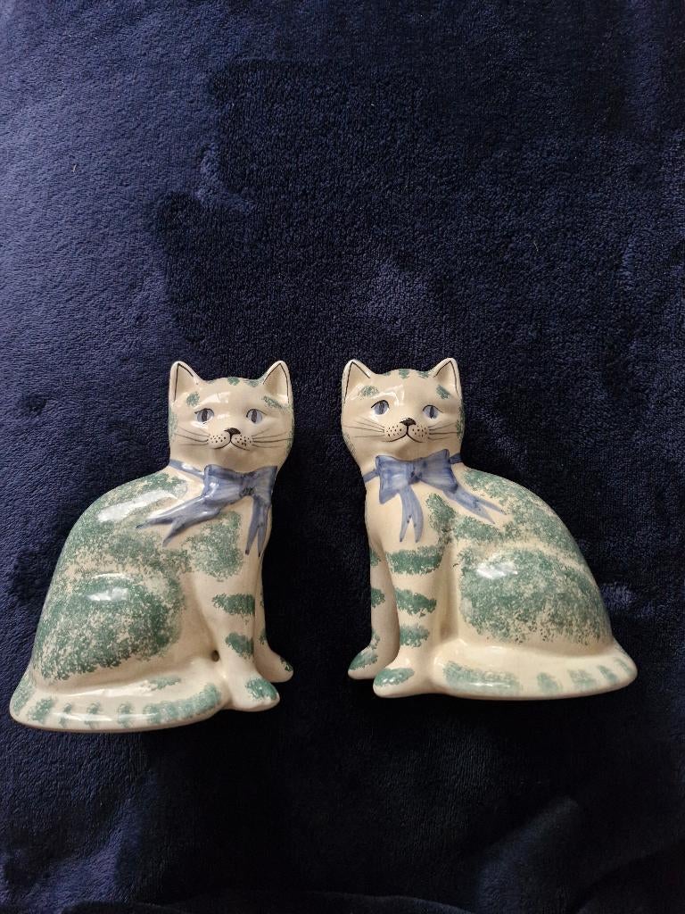 Pair Vintage Staffordshire Cats Ray Pottery England, Antiek en Kunst, Ophalen