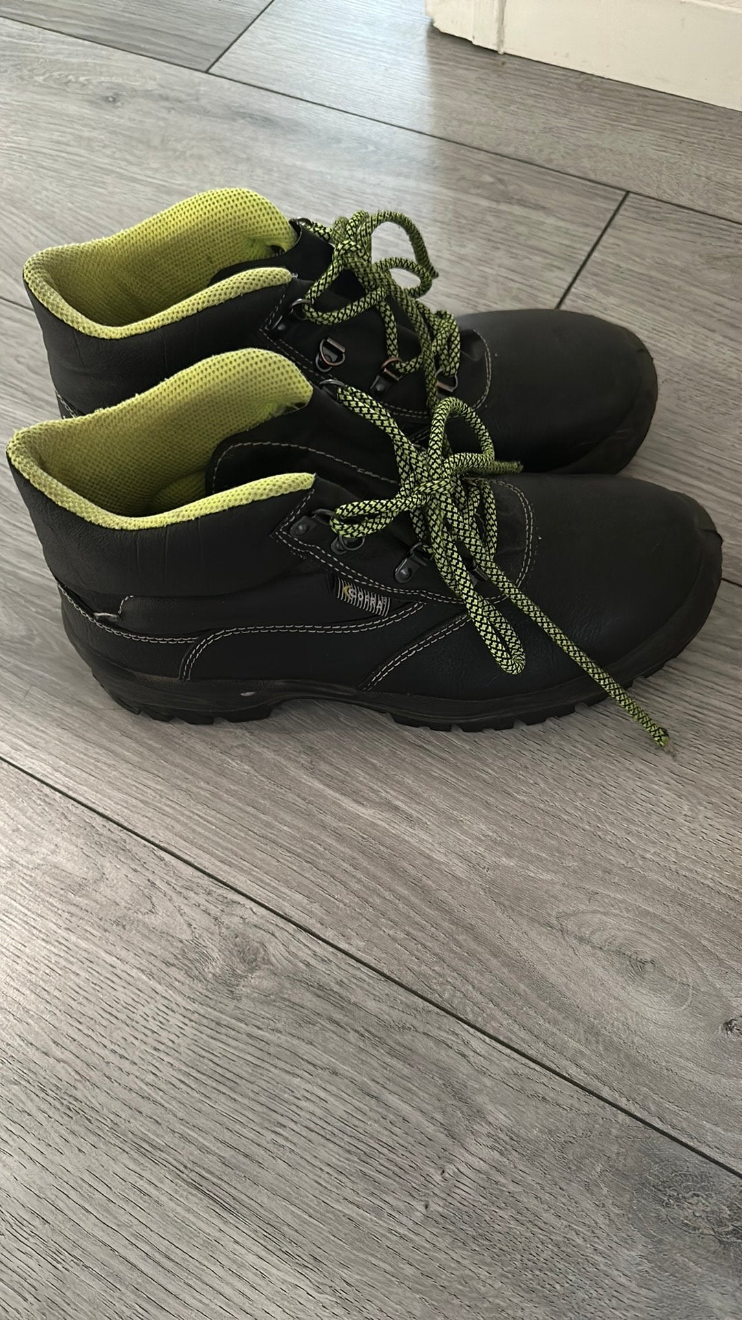 Werkschoenen maar 42, Doe-het-zelf en Bouw, Veiligheidskleding, Ophalen, Zo goed als nieuw