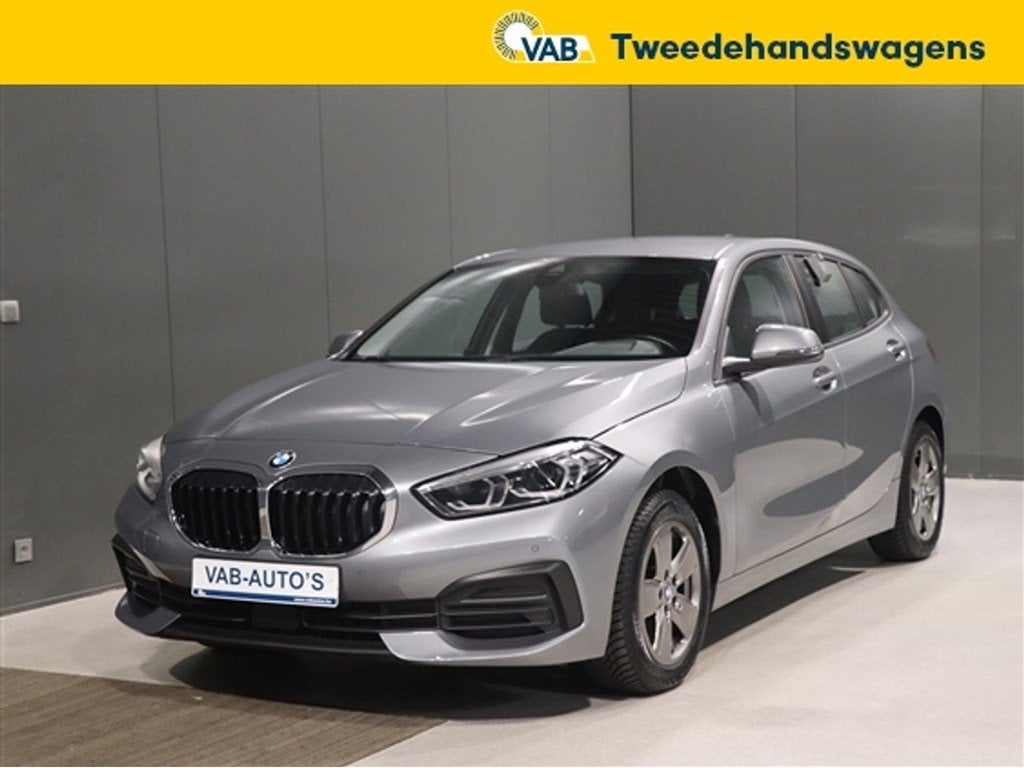 BMW 118   I OPF nav carplay led 4 Season, 100 kW, 1 Reeks, Zwart, 136 pk