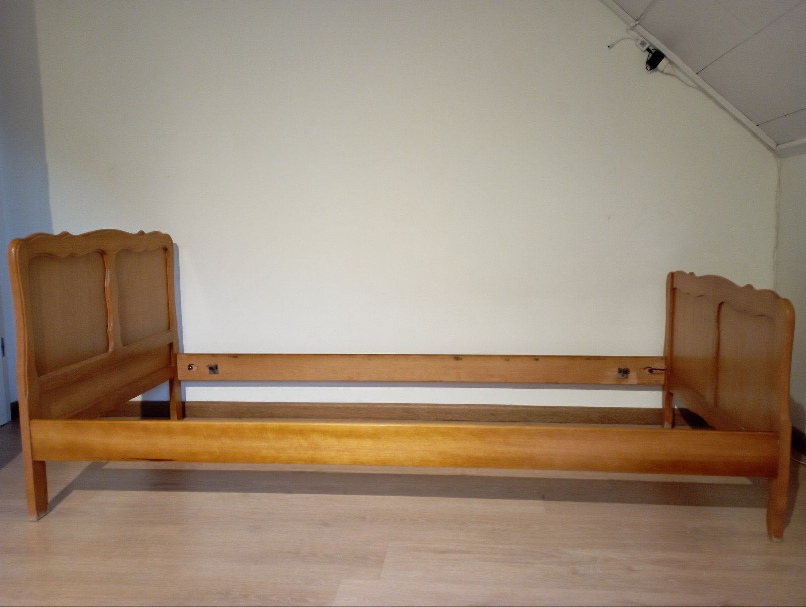 Lit simple en bois massif, Maison & Meubles, 90 cm, Une personne, Brun, Enlèvement