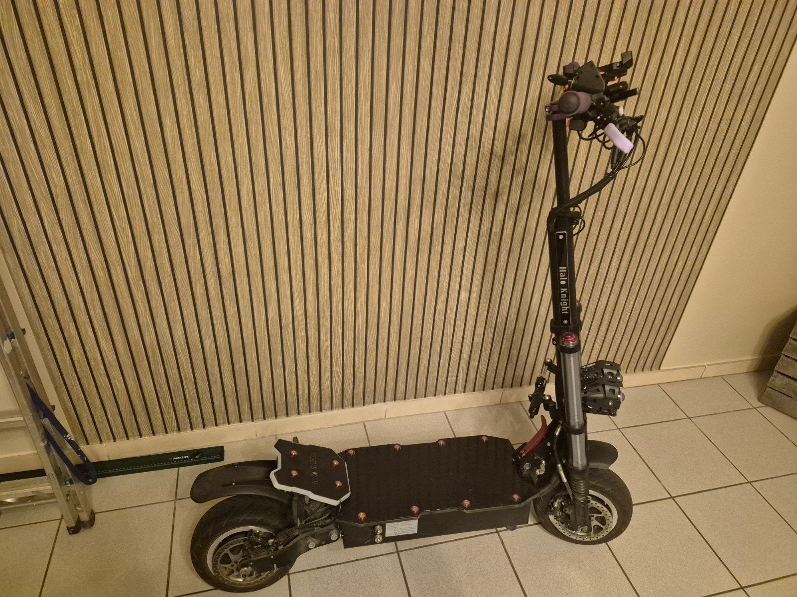 Haloknights t107 pro 6000w

2 clés 2 télécommande 

Prix a d, Vélos & Vélomoteurs, Trottinettes, Enlèvement, Utilisé, Haloknights t107 pro