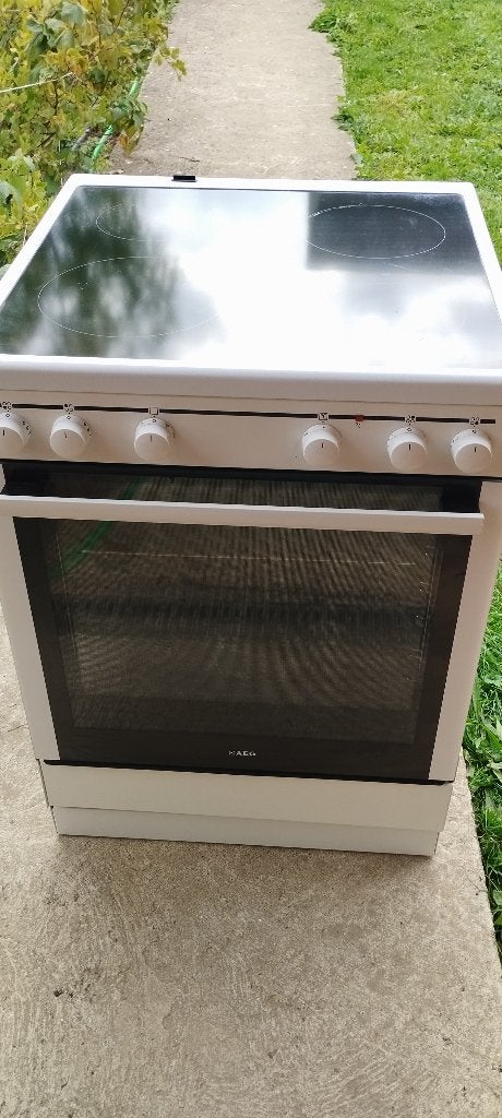 Cuisinière électrique AEG, Electroménager, Classe énergétique A ou plus économe, 85 à 90 cm, 4 zones de cuisson, Comme neuf