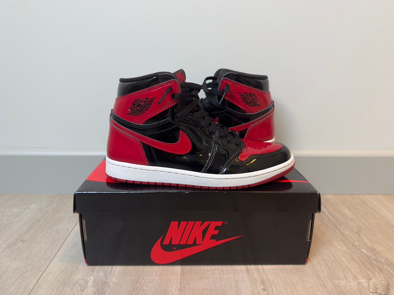 Jordan 1 Retro High OG Patent Bred 42EU, Comme neuf, Enlèvement, Baskets, Noir