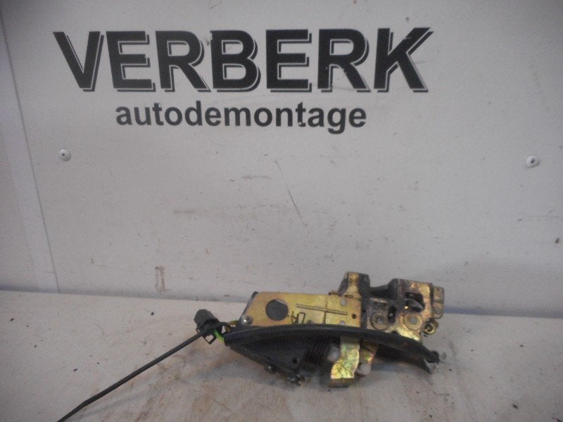 MECANISME DE VEROUILLAGE ELECTRIQUE VEROUILLAGE CENTRALISEE, Arrière, Info@volvocars.com, Volvo Car Germany GmbH, Siegburger Straße 229
50679  Köln, DE
