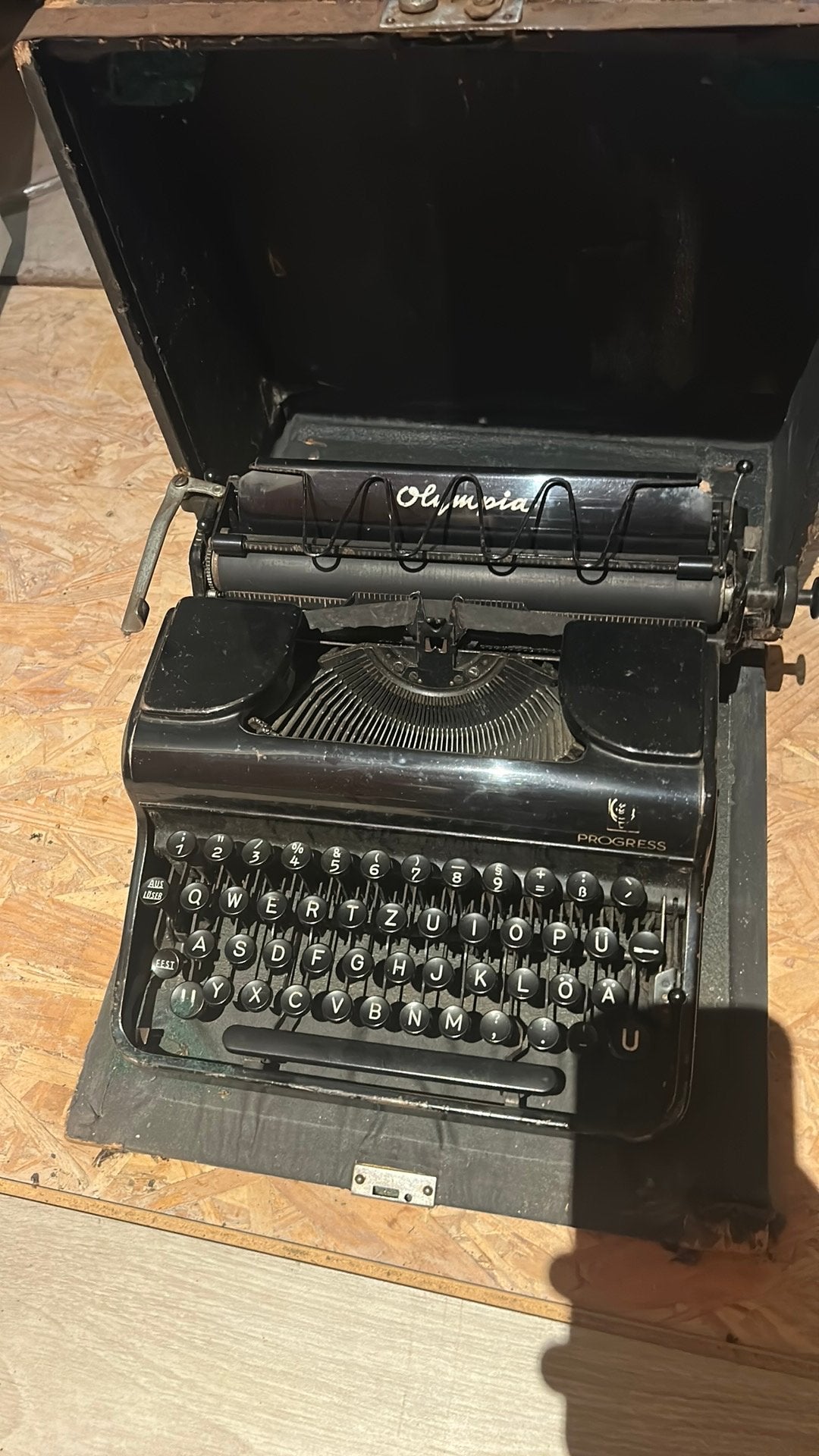 Olympia Progress typemachine, Ophalen of Verzenden, Gebruikt