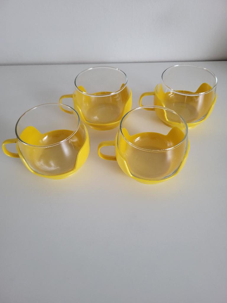 vintage 4 retro gele theeglazen in plastic houder Combi-cup, Ophalen of Verzenden, Huis en Inrichting