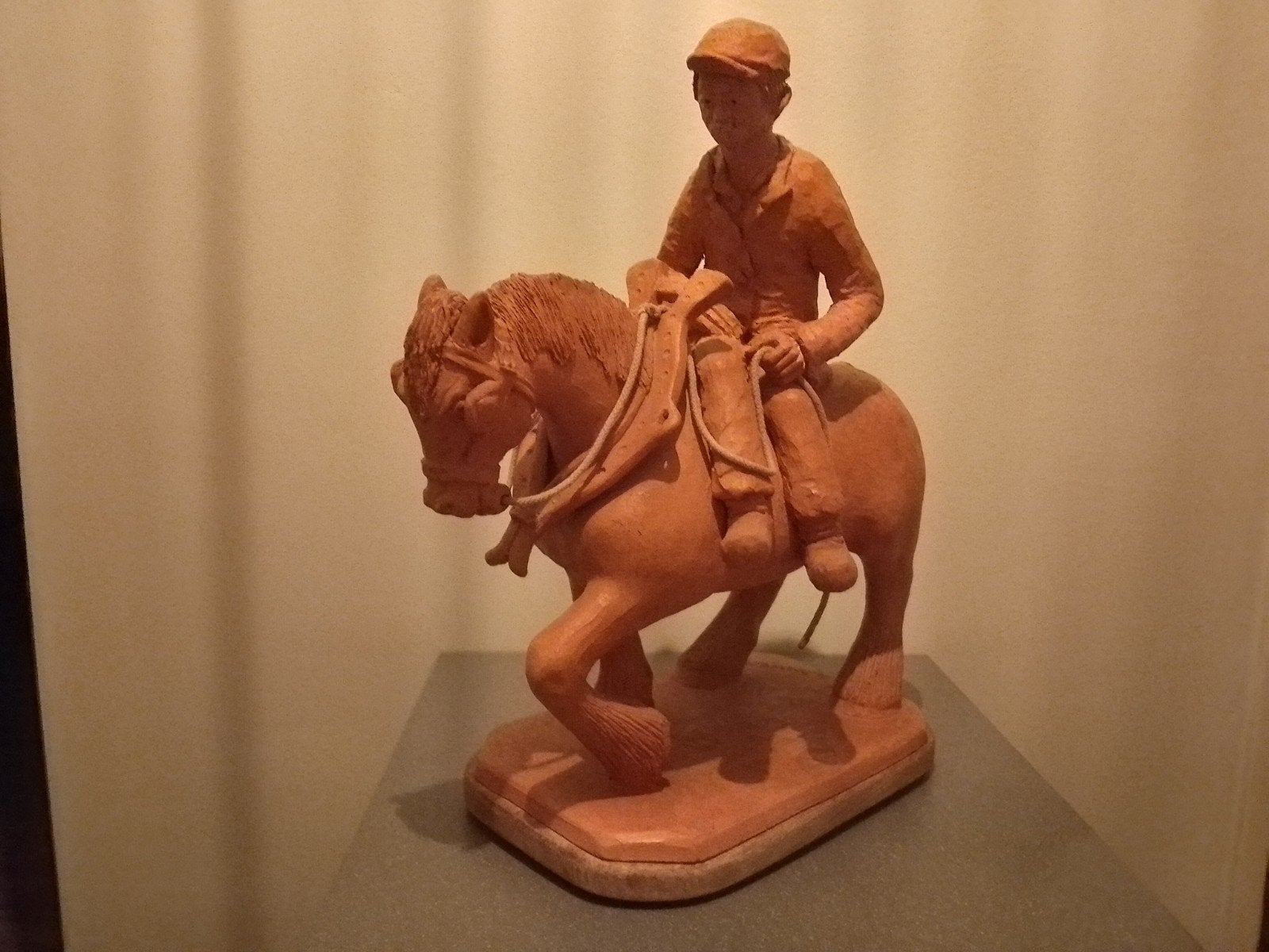 Mooi Terra cotta beeld, Boer op Trekpaard, Antiek en Kunst, Ophalen