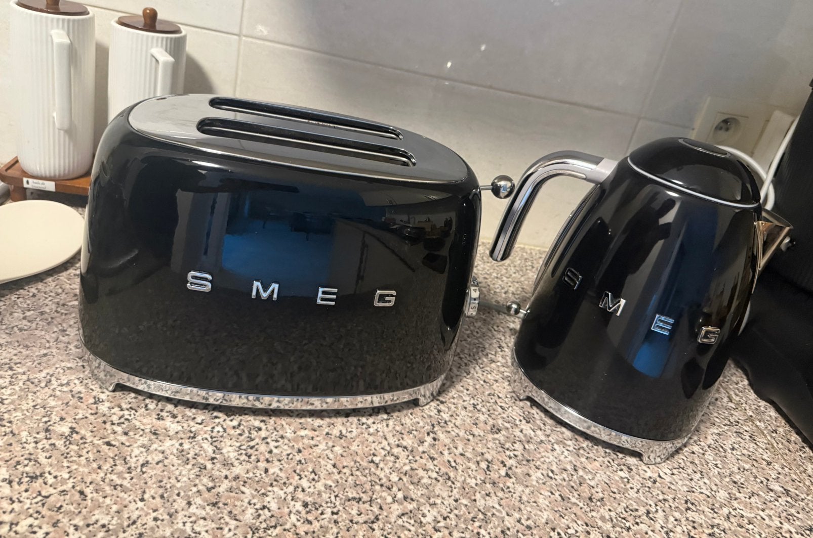 Smeg 50s  - Zwarte broodrooster + waterkoker in goede staat, Elektronische apparatuur, Ophalen, Zo goed als nieuw