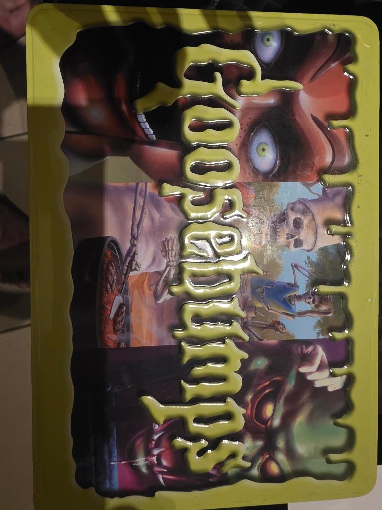 Goosebumps boeken box metaal,, Enlèvement ou Envoi, Comme neuf, R.L. Stine, Fiction