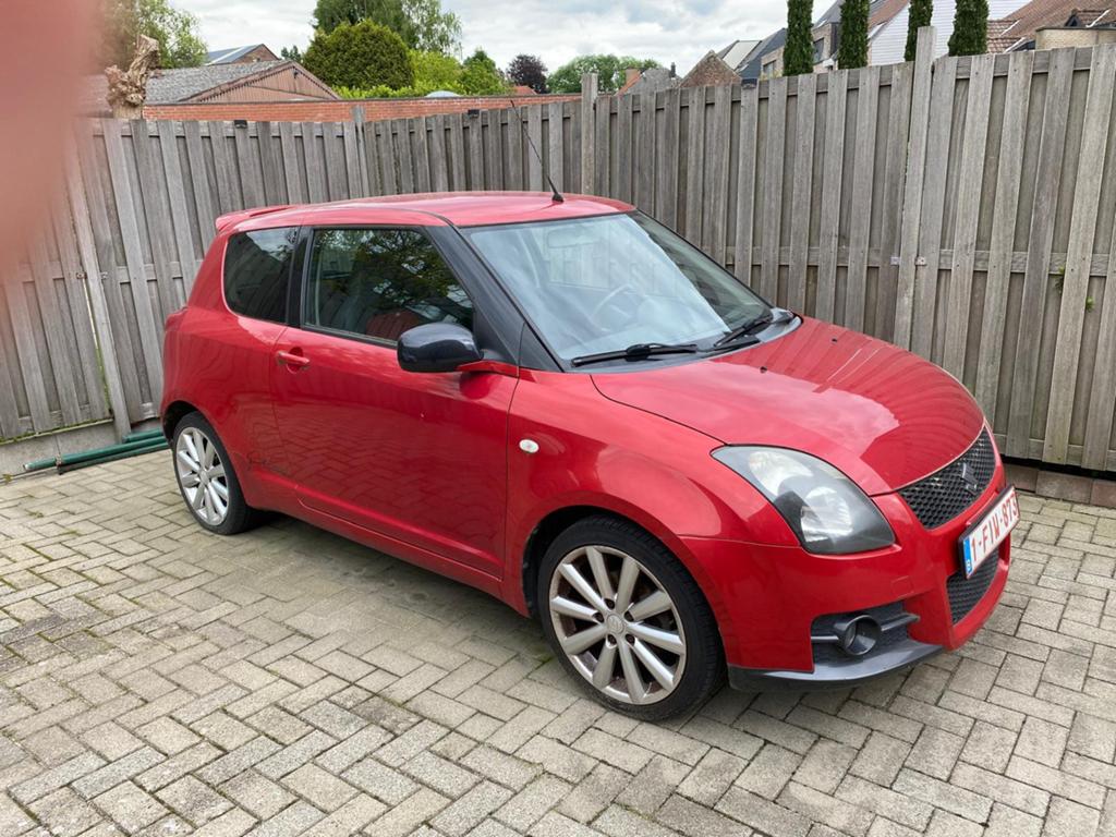 A vendre tres belle Suzuki Swift, Autos, Suzuki, Rouge, Euro 5, Achat, 1586 cm³