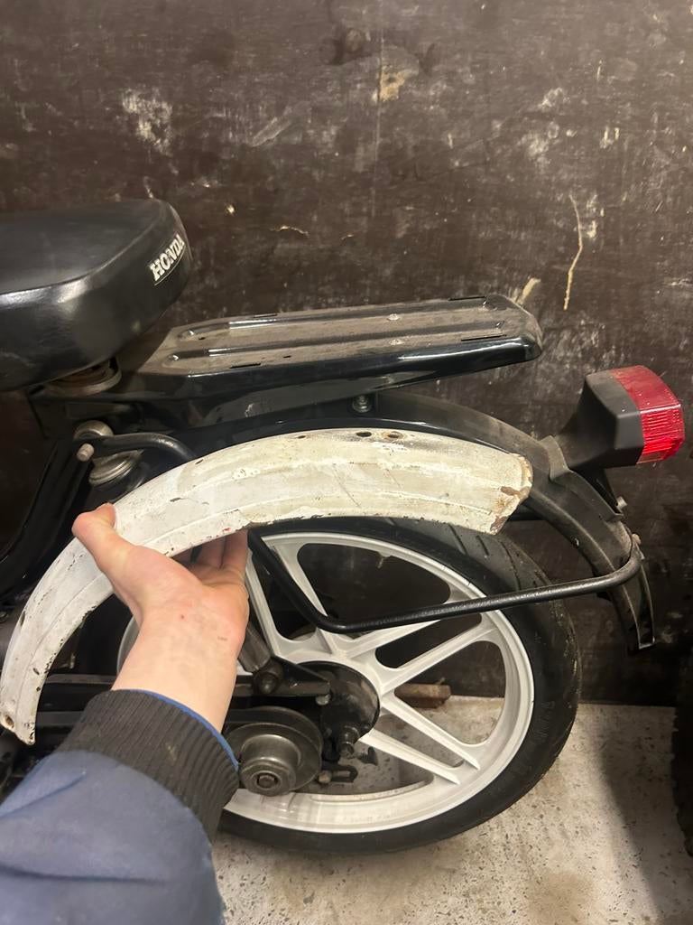 Ingekort spatbord honda camino, Ophalen
