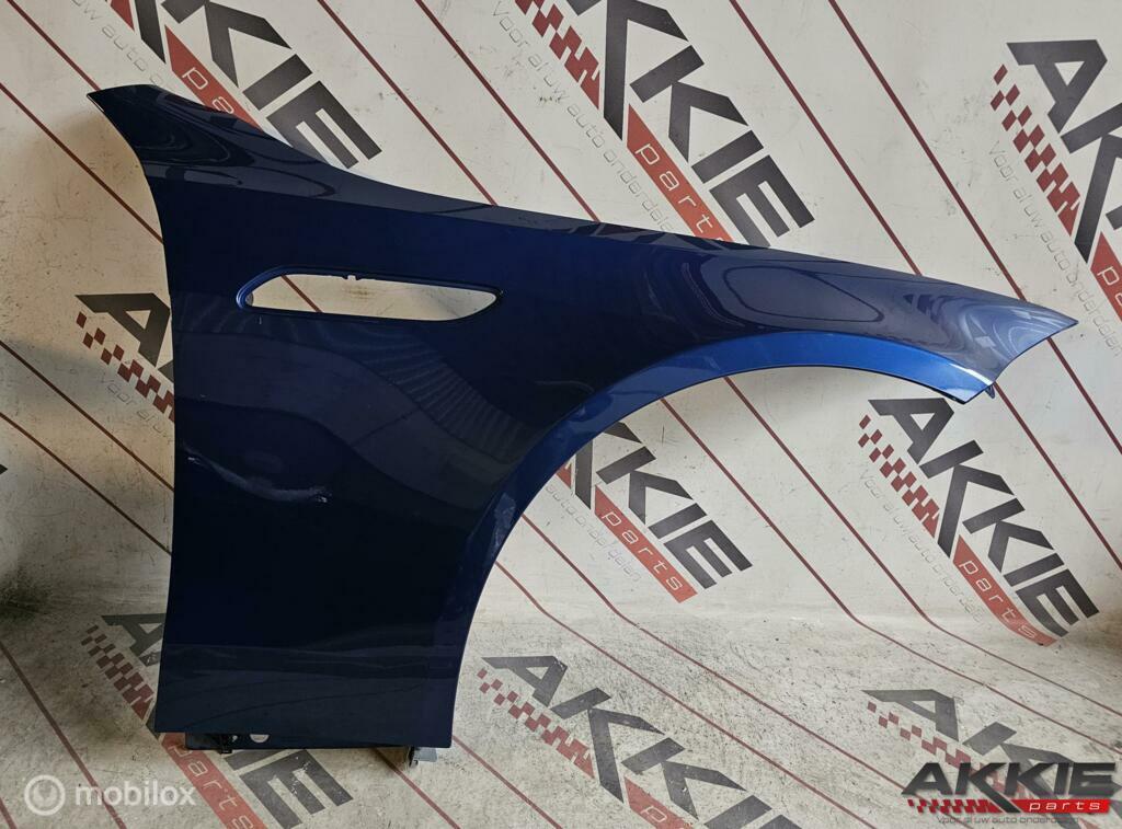 Mercedes C63 AMG Spatbord rechts W206 S206 A2068803602, Gebruikt, Ophalen of Verzenden