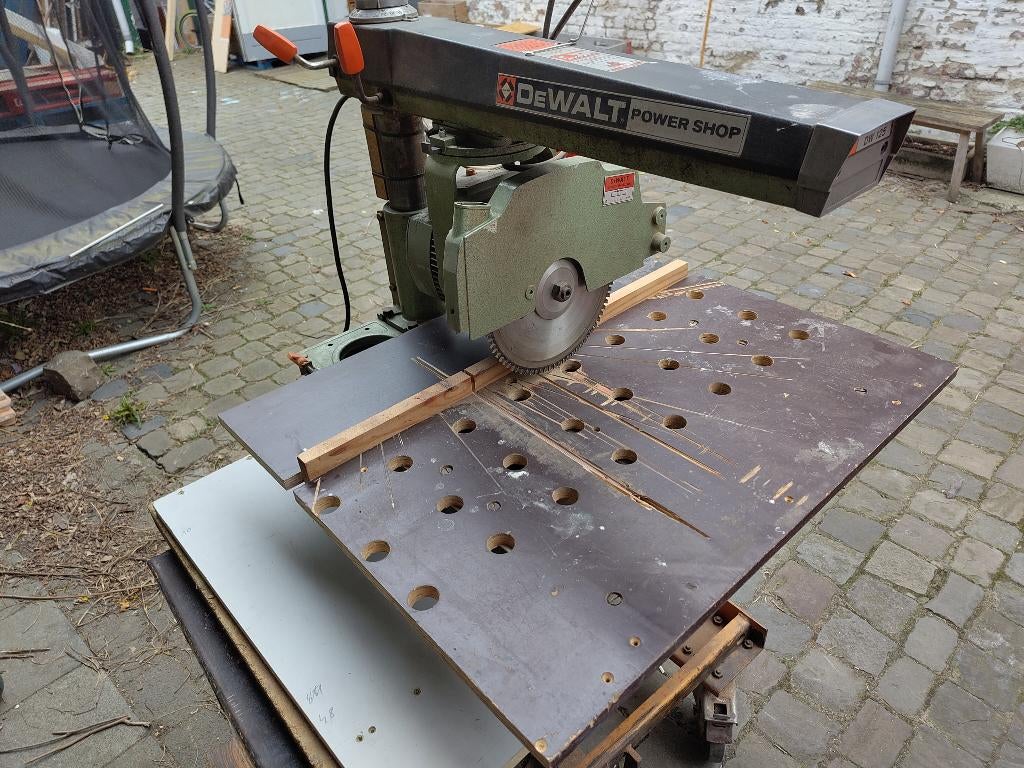 Scie pendulaire Dewalt, Ophalen