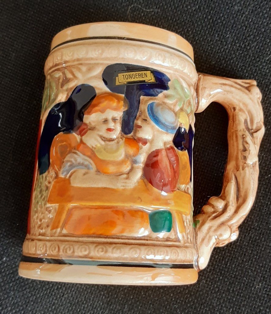 chope céramique à bière, pot, couple + bannière avec Tongres, Enlèvement ou Envoi, Comme neuf, Chope(s), Autres marques