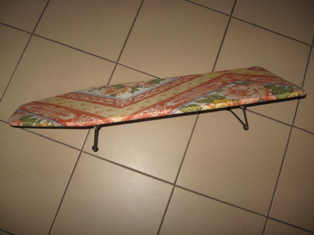 Mini tafelstrijkplank; goed voor camping of buitenverblijf, Ophalen, Zo goed als nieuw