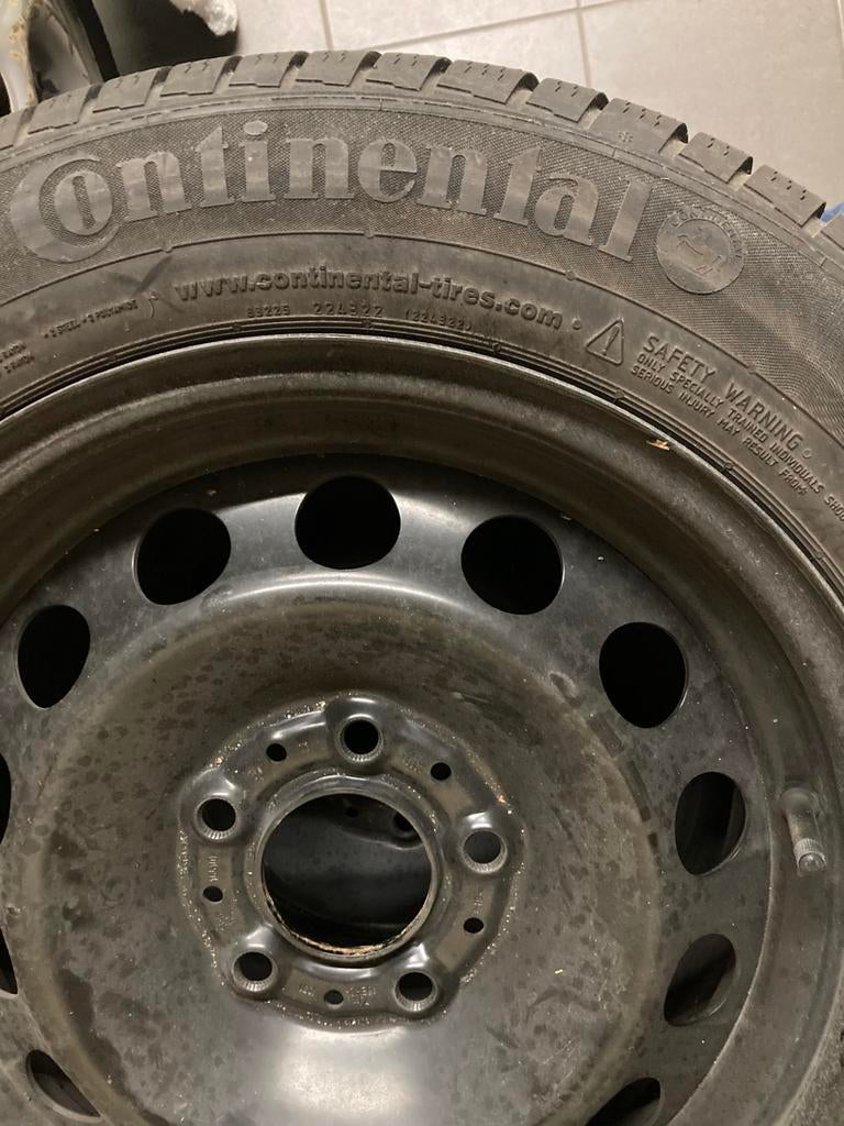 4 pneus neige runflat continental 205/60 R16  92H, Enlèvement, Utilisé