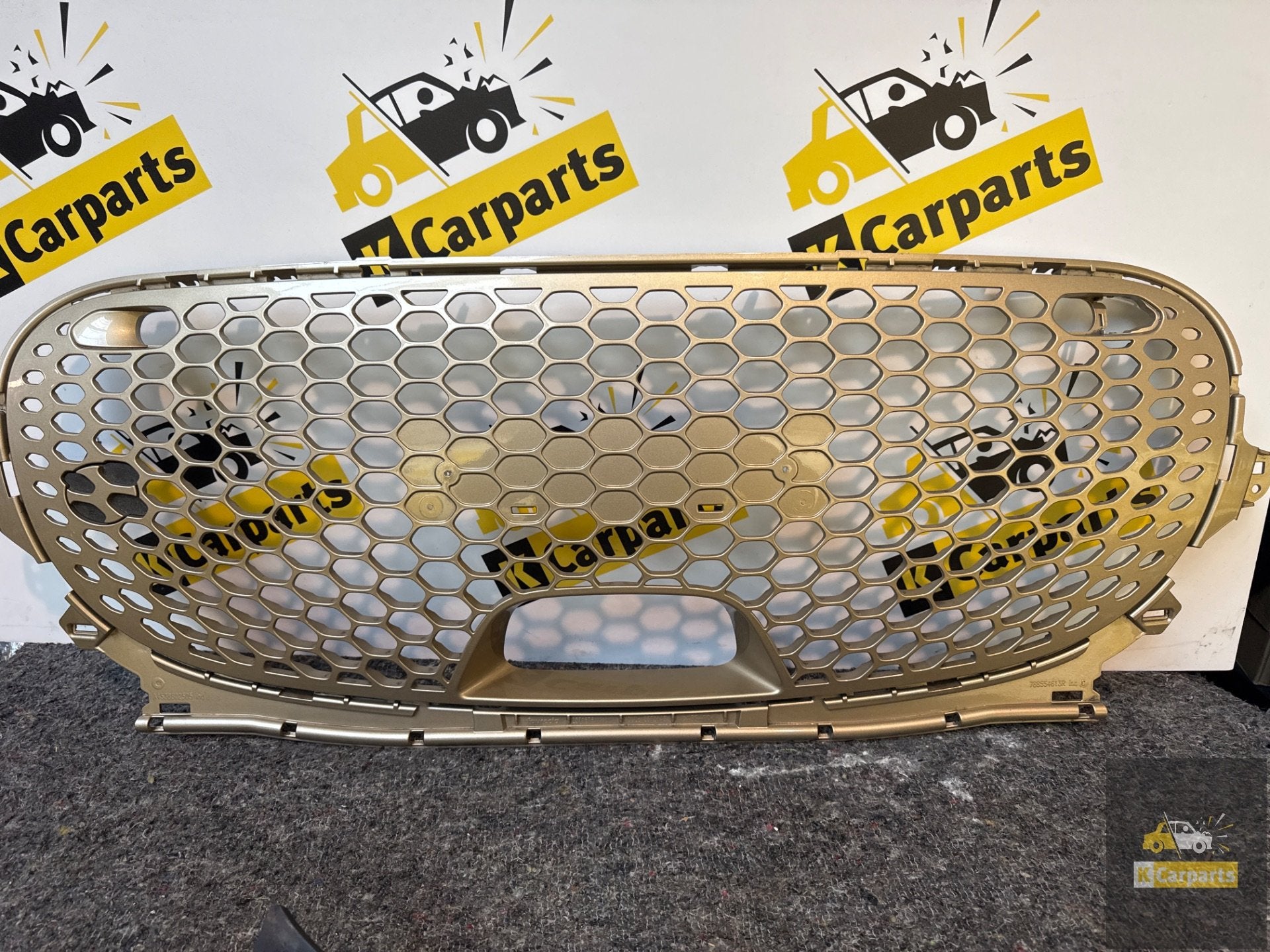 Smart fortwo eq 453 grille bumper a4538802505, Gebruikt, Mercedes-Benz AG, Voor, Mercedesstrasse 120
70372  Stuttgart, DE