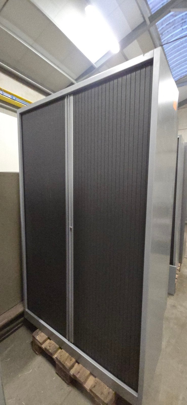 Classeur, classeur, armoire de bureau, étagère suspendue en, Maison & Meubles, Armoires | Armoires à porte coulissante & Armoires à archives