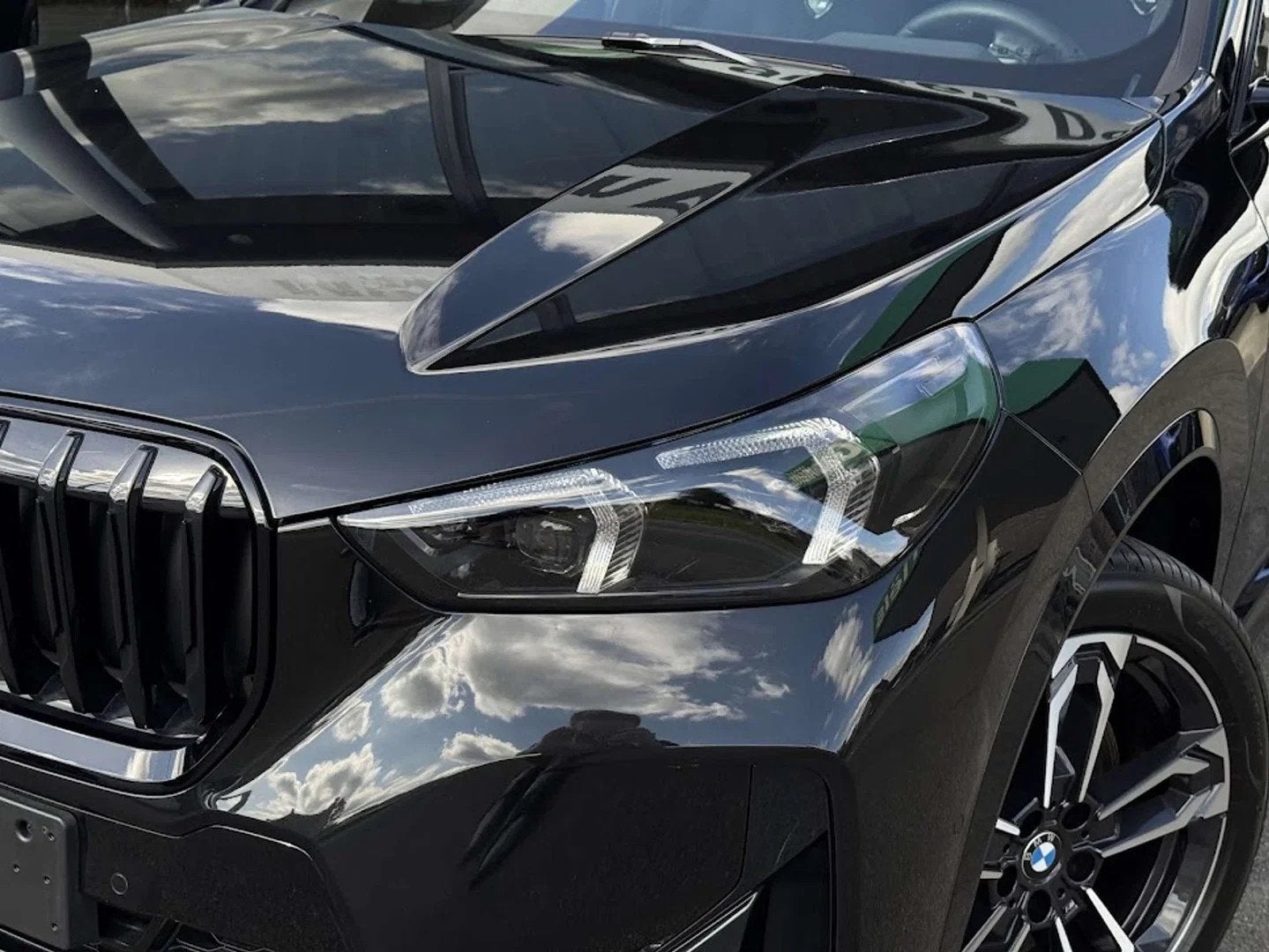 BMW X1 sDrive18i M Sport Pro / PANO / TREKHAAK / M SEAT / HU, Adaptive Cruise Control, Gebruikt, Zwart, Zwart
