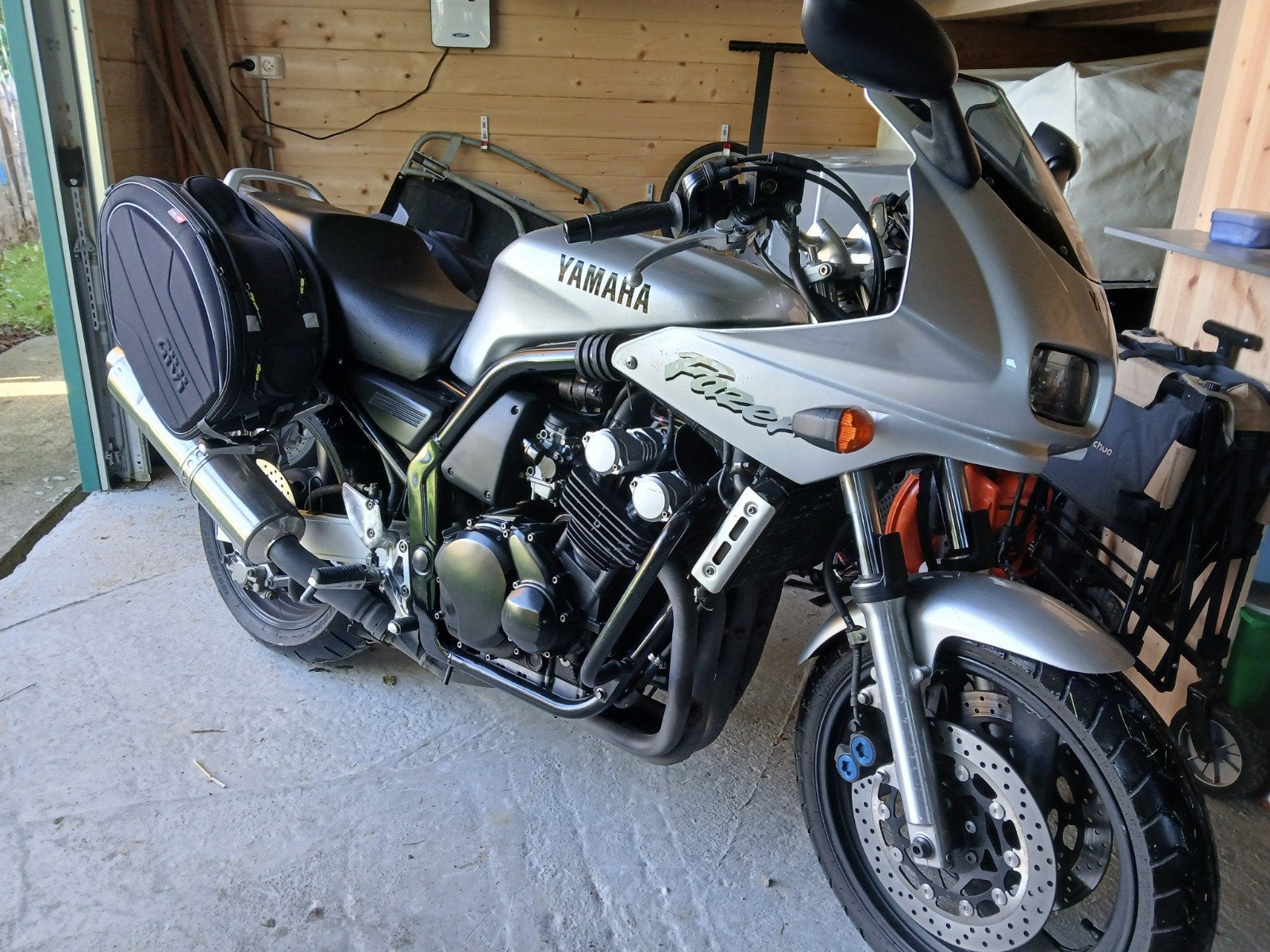 Yamaha Fazer 600, Motoren, Ophalen