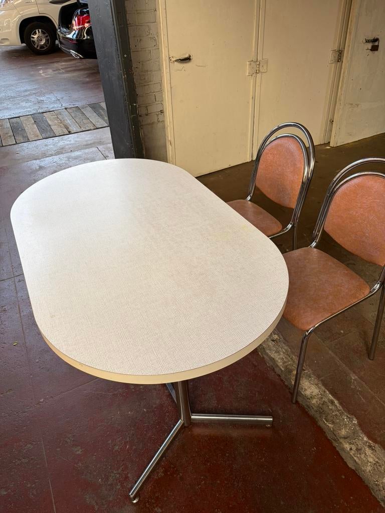 Table avec 4 chaises, Maison & Meubles, Tables | Tables mange-debout, Enlèvement, Comme neuf