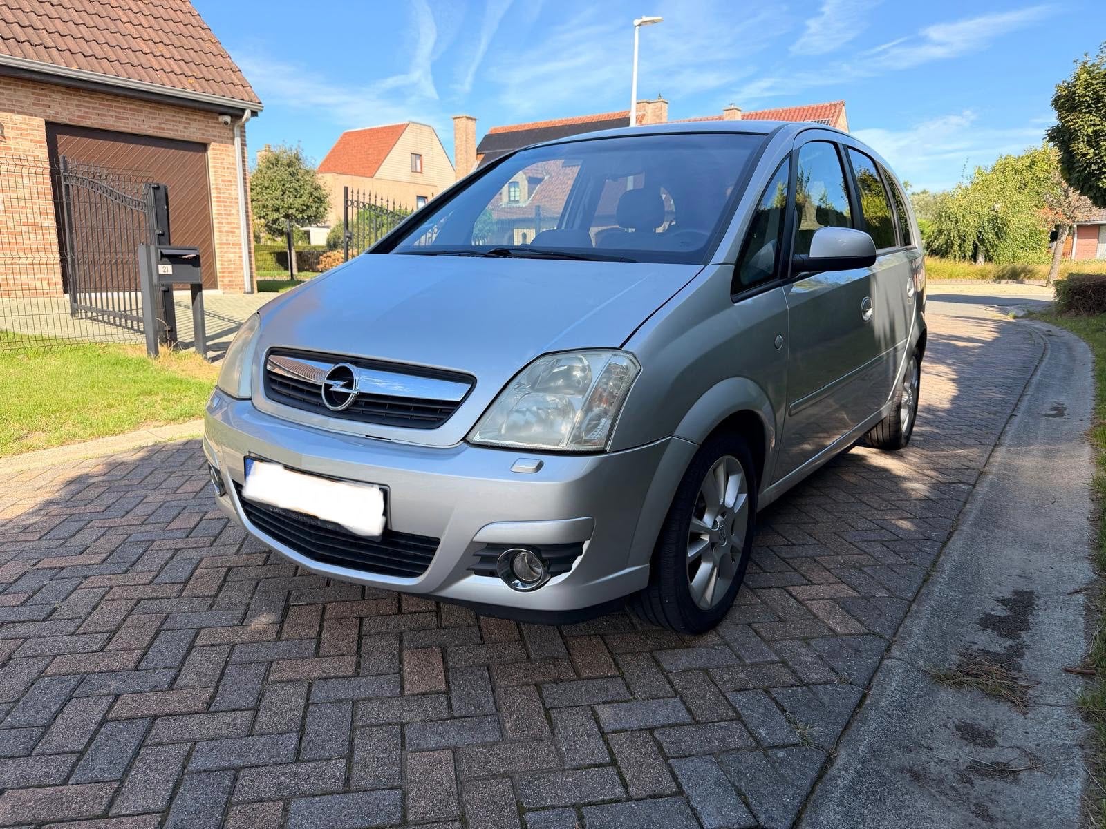 Opel 2010 boîte automatique très propres prêt matricule, Achat, Carnet d'entretien, Vitres électriques, Automatique