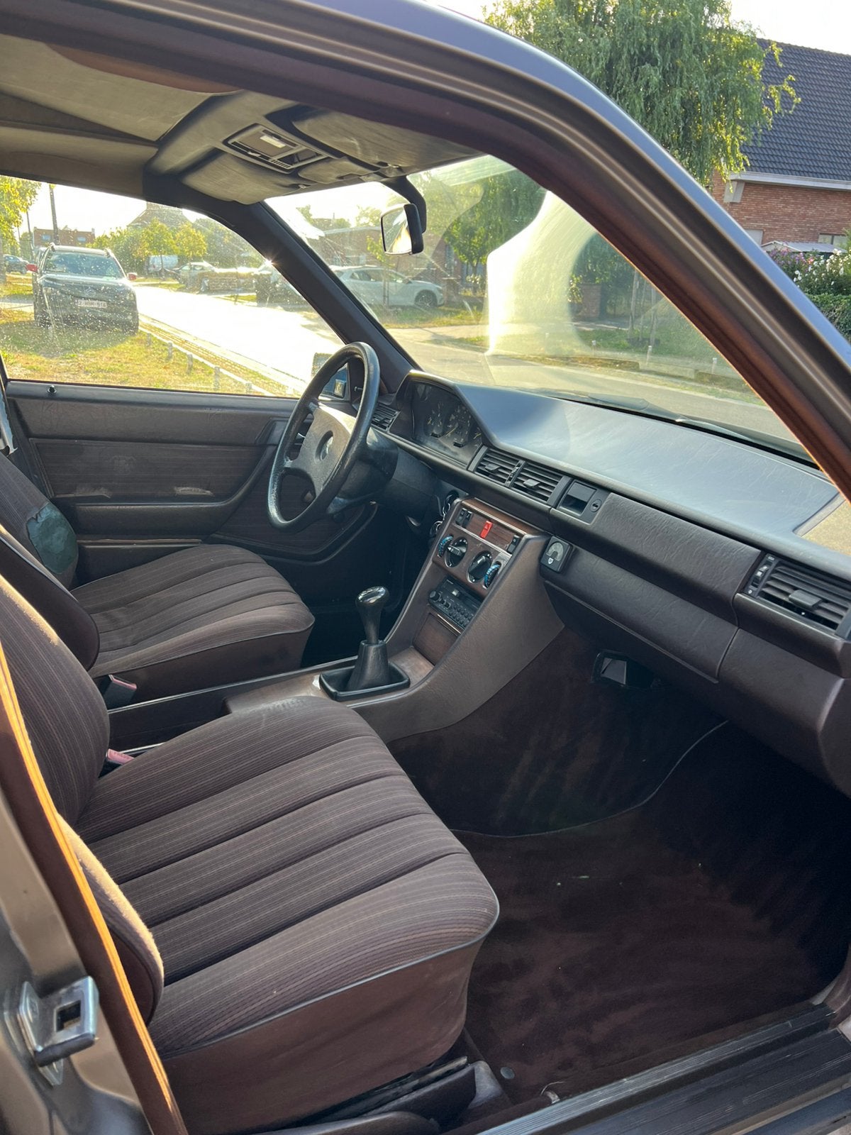 Mercedes E250D W124 (1988), foto 9