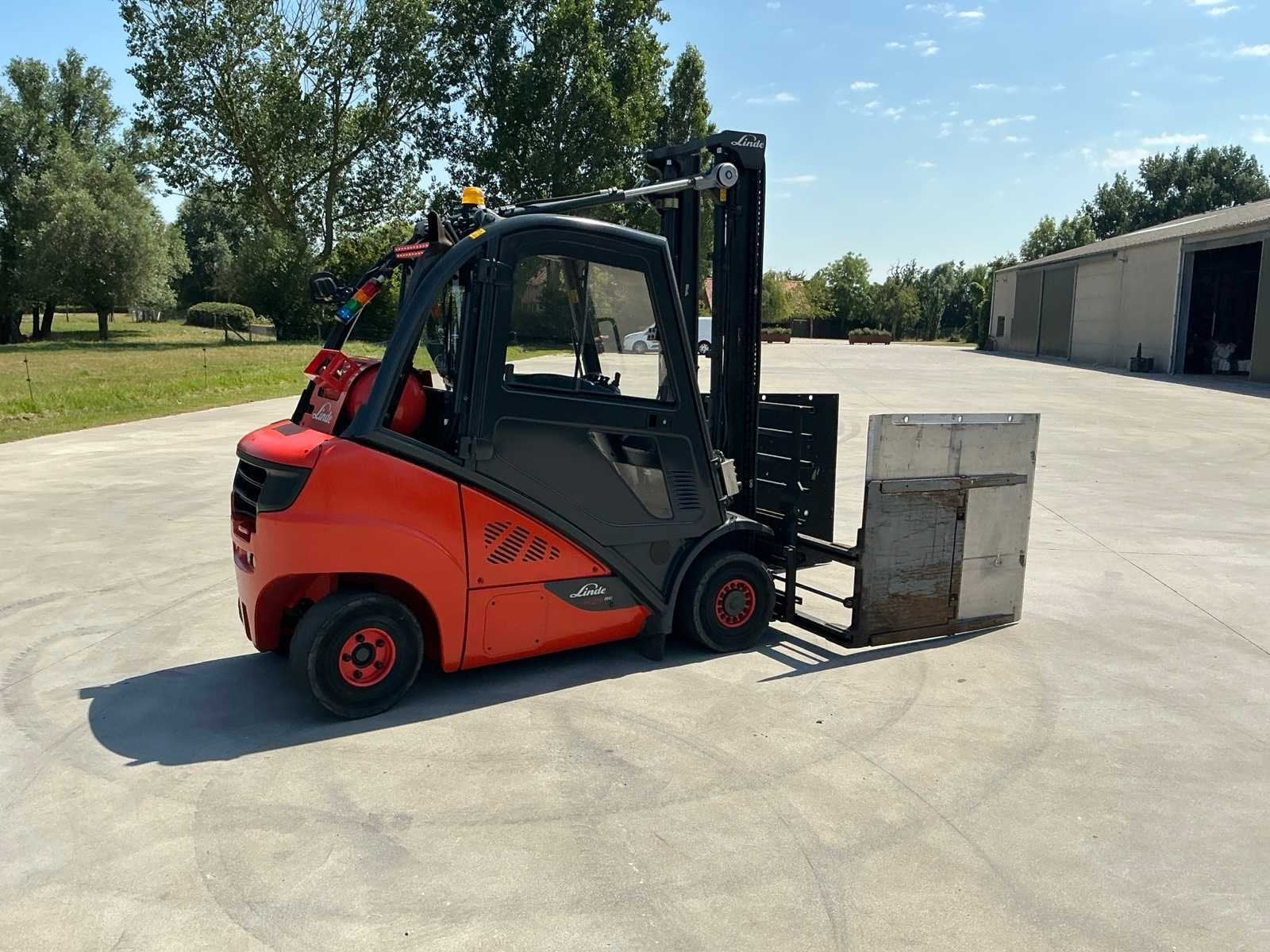 Linge élévateur Linde H25T 2019 avec pince Kaup, Articles professionnels, LPG, Chariot élévateur, Linde