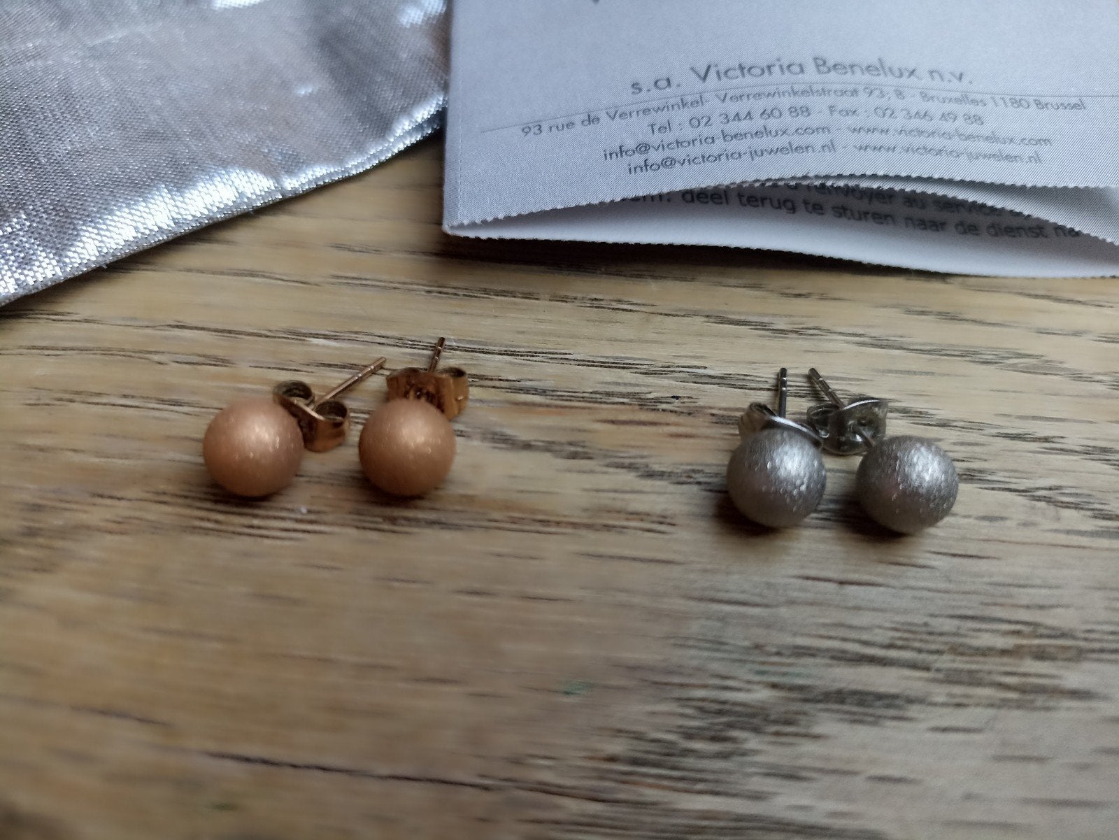 Lot 2 paires boucles d'oreilles Victoria acier et rosé, Handtassen en Accessoires, Oorbellen, Ophalen of Verzenden, Zo goed als nieuw