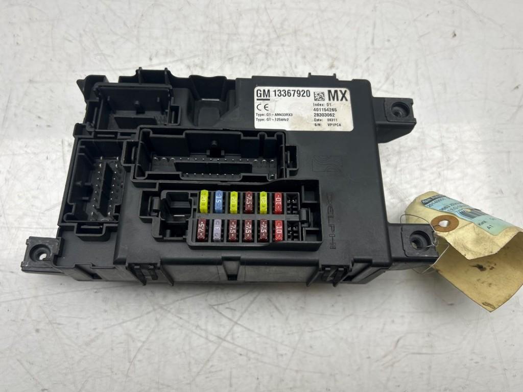 BOITIER FUSIBLES Opel Corsa D (|13367920|13367921|), Autos : Pièces & Accessoires, Dhr. J. Ham, Administratie@autoham.nl, Opel