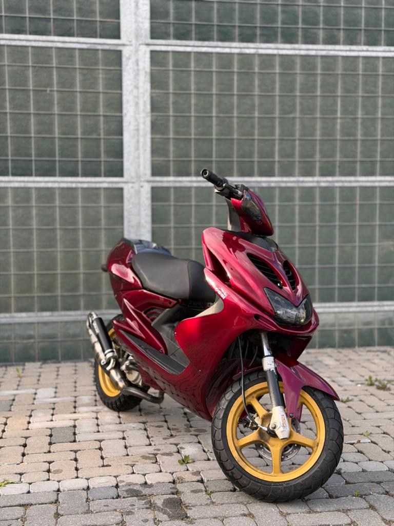 Yamaha Aerox 50cc B klasse, Fietsen en Brommers, Ophalen, Aerox, Klasse B (45 km/u), Zo goed als nieuw