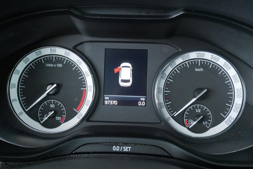 (1WFJ216) Skoda Karoq, Autos, Argent ou Gris, Achat, Capteur de lumière, Entreprise