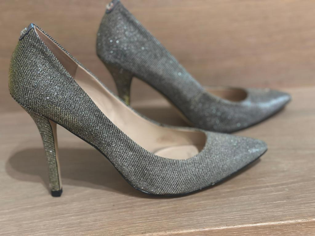 Pumps Guess, Kleding | Dames, Schoenen, Ophalen, Pumps, Overige kleuren, Gedragen