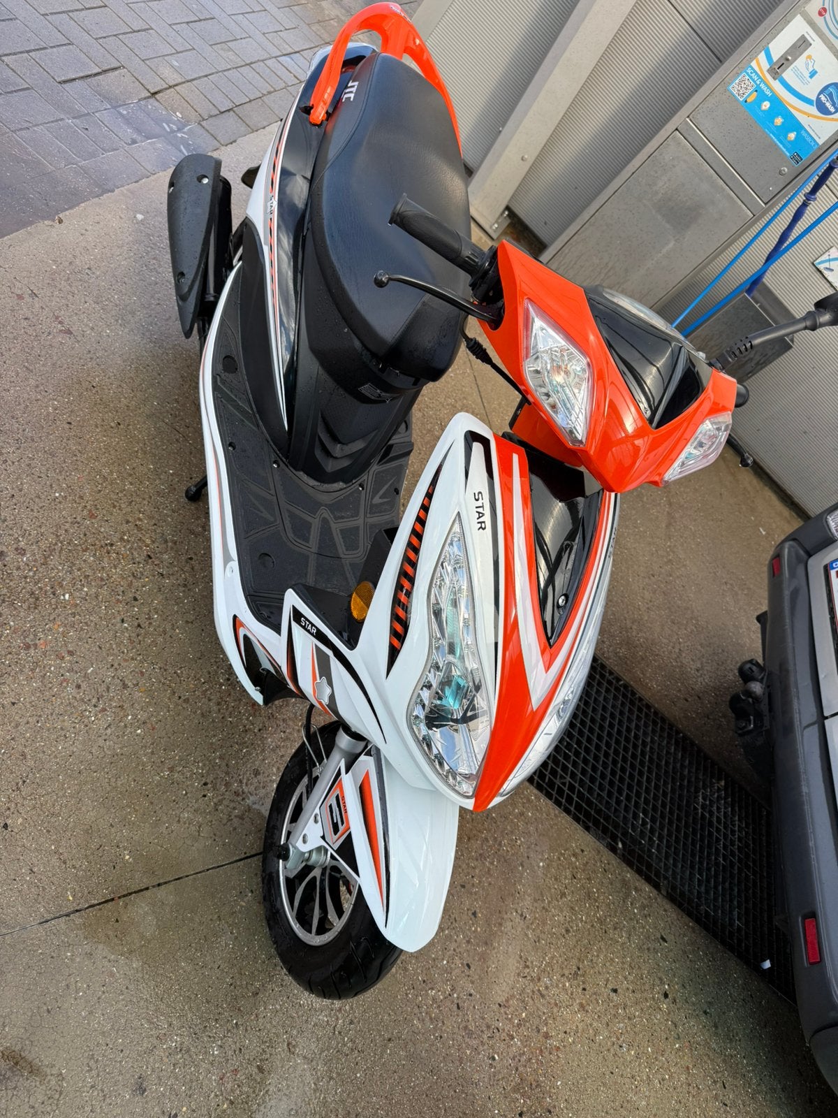 Heel mooie jtc 50cc star scooter brommer 390 km, Fietsen en Brommers, Ophalen of Verzenden, Zo goed als nieuw