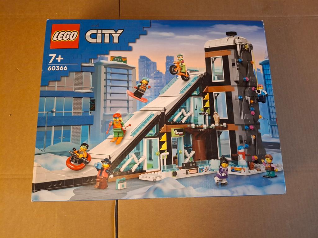 Centre de ski et d'escalade Lego 60366 Nouveau, Neuf, Enlèvement ou Envoi, Lego, Ensemble complet