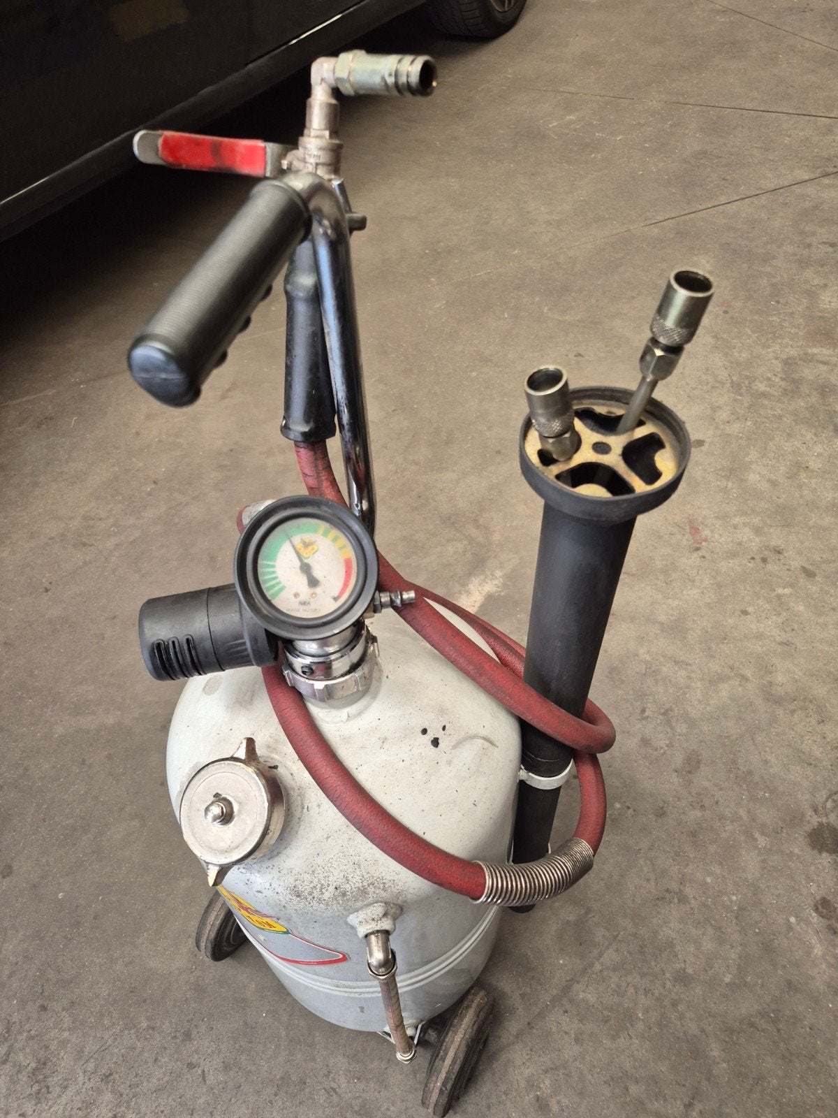 Aspirateur d huile garage mécanique.Fonctionne outil