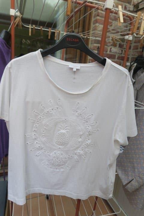 T-shirt wit broderie vooraan Escada mt M, Wit, Maat 42/44 (L), Escada, Ophalen of Verzenden