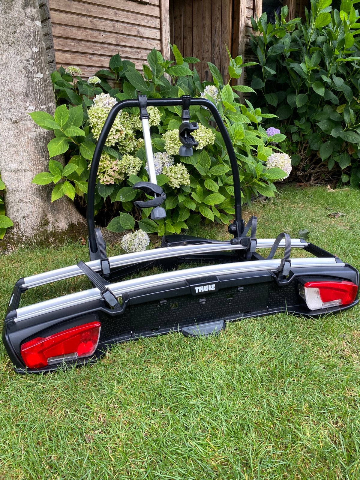 Thule fietsendrager tot 60kg, Ophalen, Elektrische fiets, Zo goed als nieuw, 2 fietsen