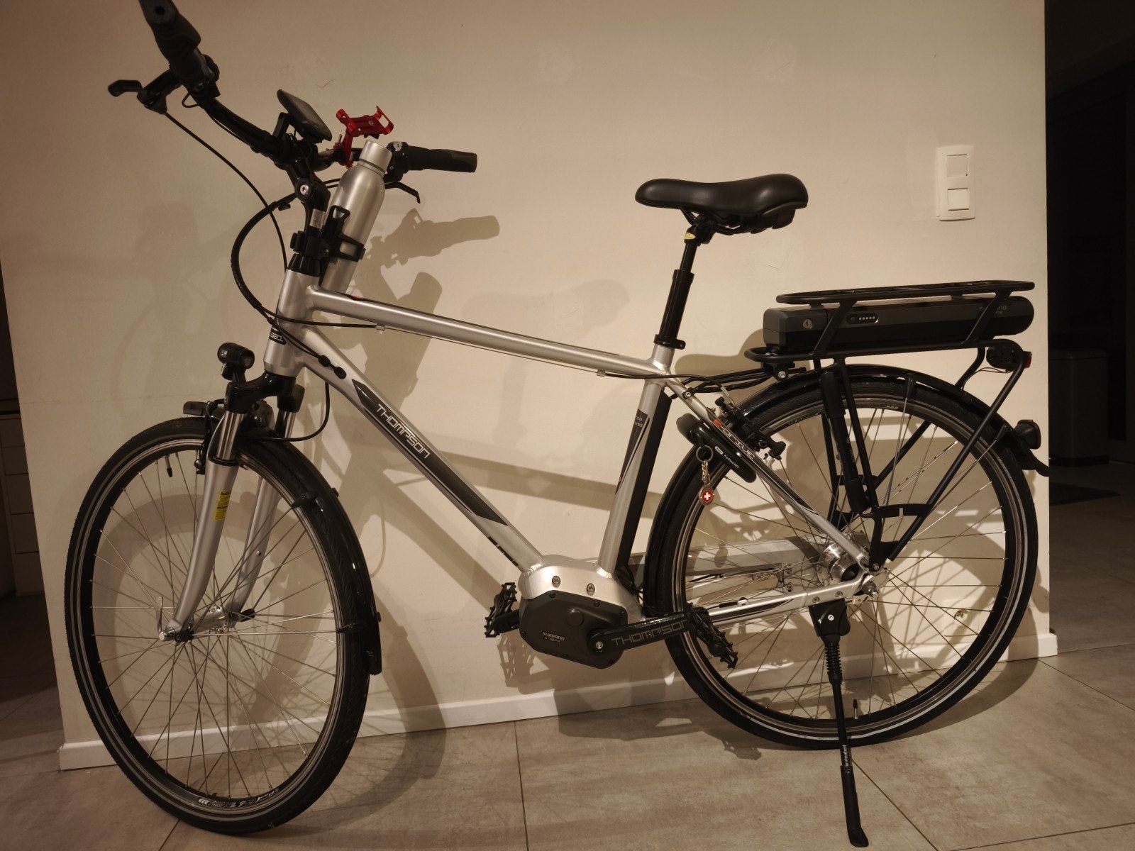 VÉLO ÉLECTRIQUE THOMPSON SHIMANO STEPS – ÉTAT COMME NEUF, Vélos & Vélomoteurs, Autres marques, Vitesses, Frein sur jante, 65 cm ou plus