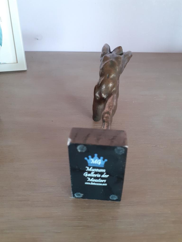 Beeldje  in brons op sokkel.Ongeveer14 cm., Ophalen, Brons