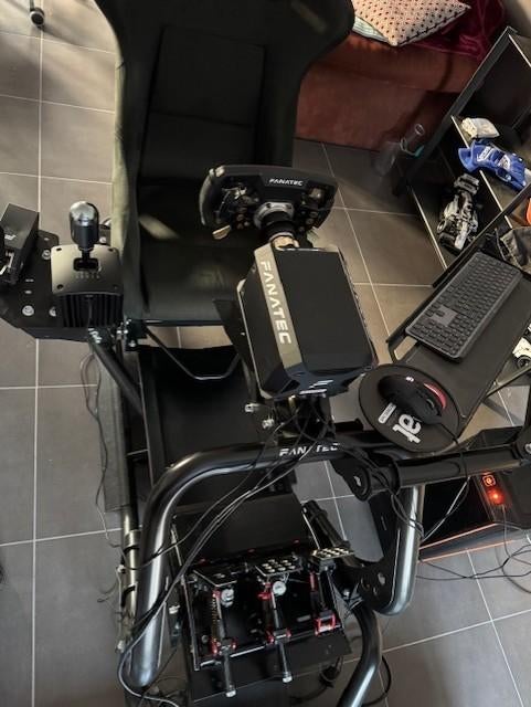 Setup Simracing Fanatec - Rseat, Consoles de jeu & Jeux vidéo, Jeux | PC, Utilisé, Simulation, 1 joueur, À partir de 12 ans, Un ordinateur